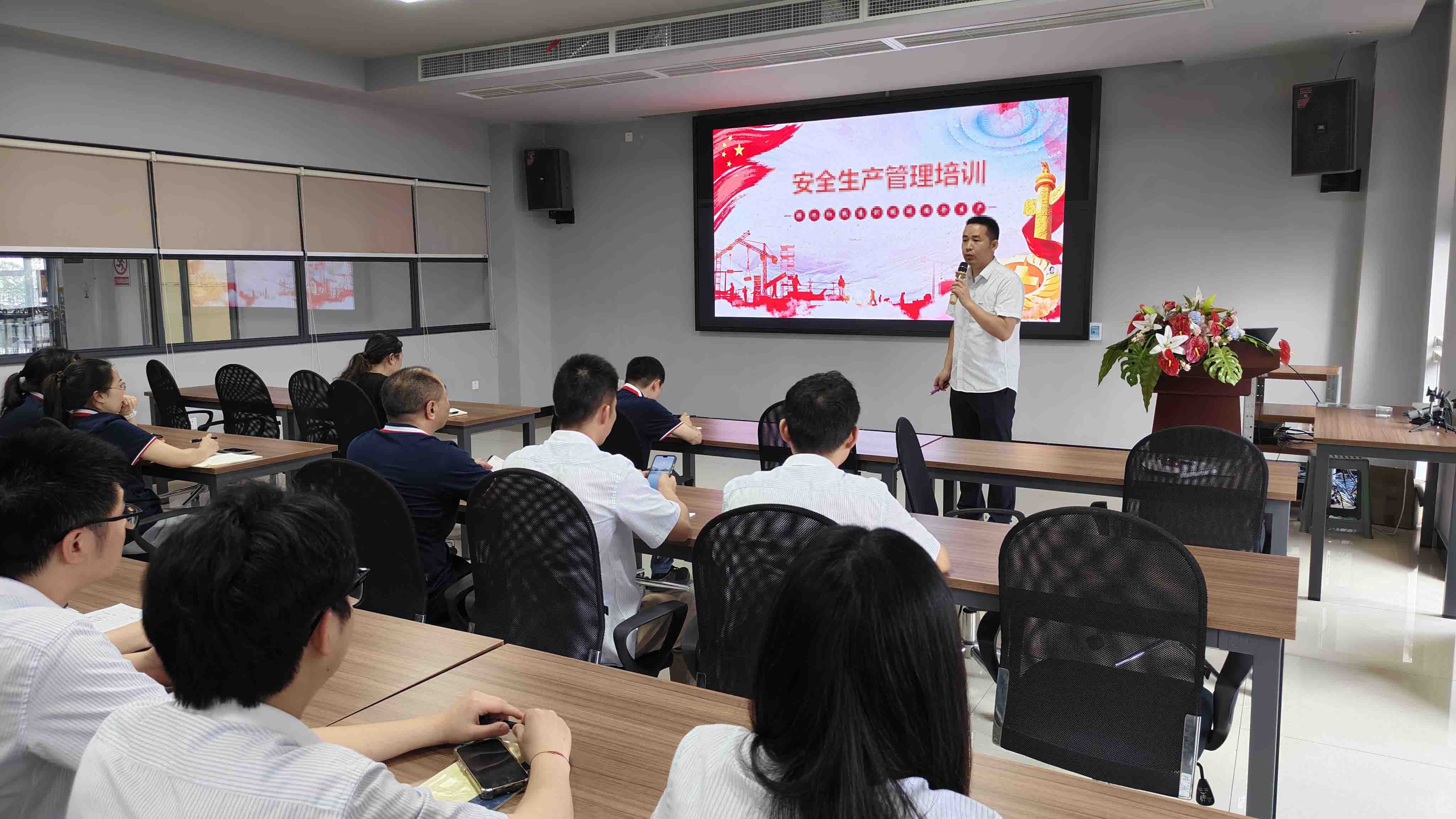 【强化红线意识 促进安全生产】以案为鉴 警钟长鸣 ——鑫豪斯安全生产管理培训进行时